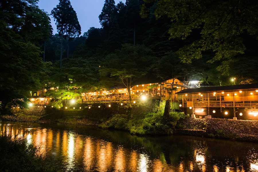 夜の高雄川床のイメージ